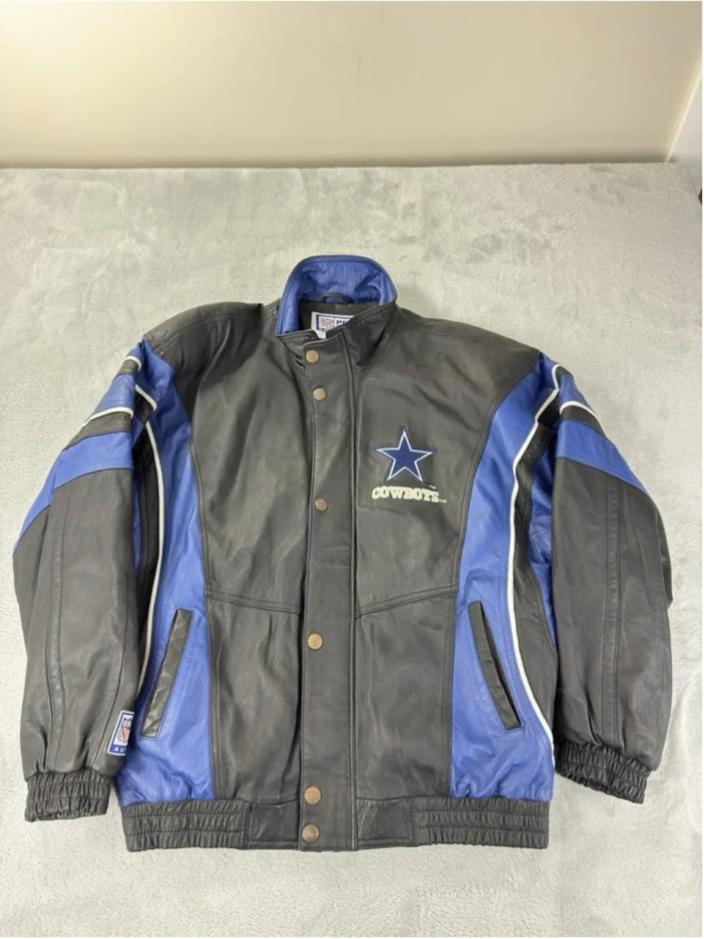 Vintage Dallas Cowboys Authentic Pro Line Men's Size Medium 100% Genuine Leather